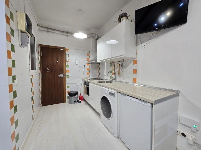 Piso en venta en calle Del Fonollar, Barcelona, de 27 m² 1 habitación por 159.000