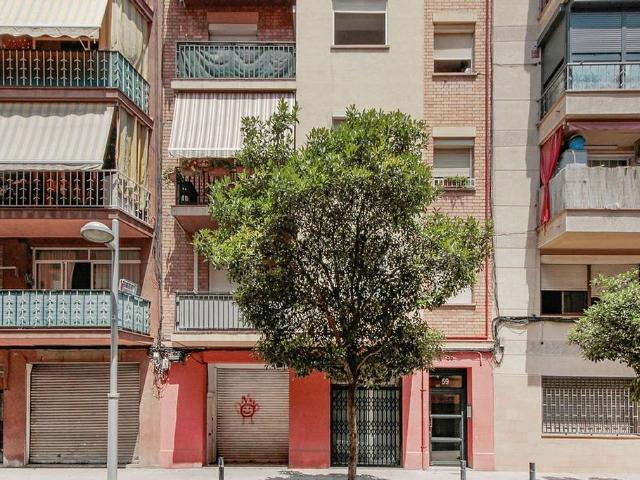 Piso en venta en calle Del Foc Follet, Barcelona, de 60 m² 3 habitaciones por 219.000