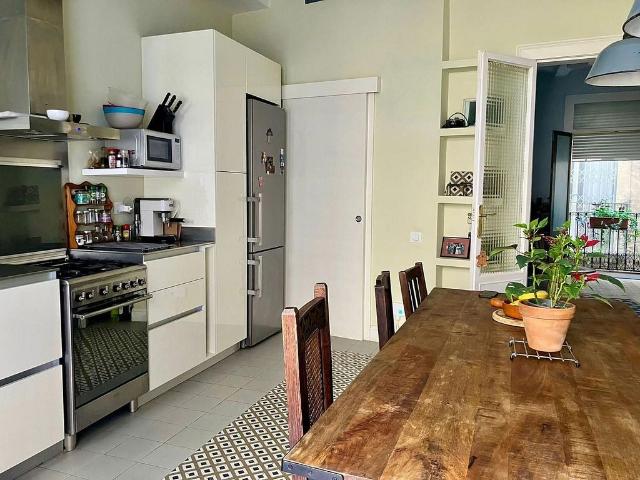 Piso en venta en calle Del Forn de la Fonda, Barcelona, de 102 m² 3 habitaciones por 575.000