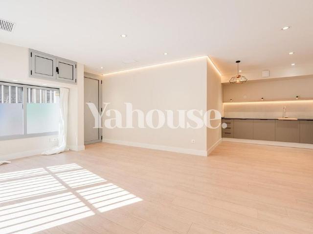 Piso en venta en calle Del Francolí, Barcelona, de 60 m² 1 habitación por 225.000
