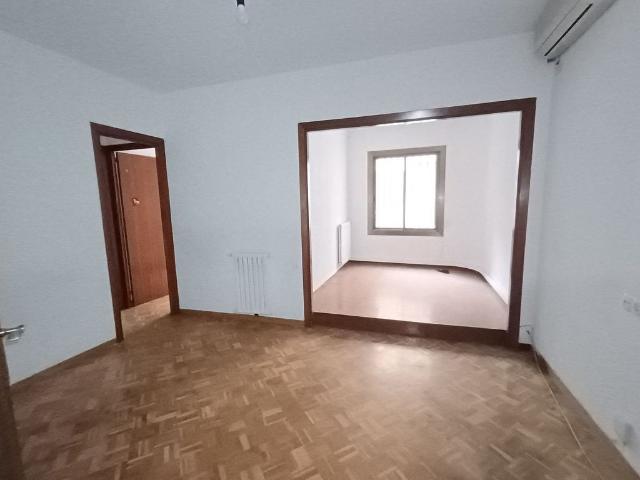 Piso en venta en calle Del Freser, Barcelona, de 65 m² 2 habitaciones por 299.000