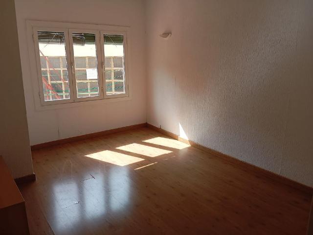 Piso en venta en calle Del Juliol, Barcelona, de 71 m² 4 habitaciones por 295.000