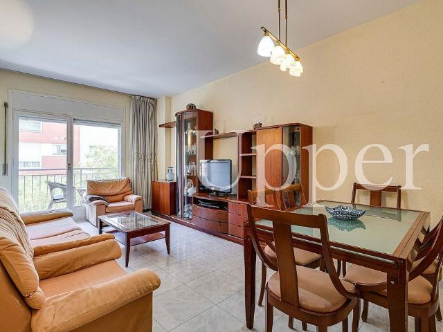 Piso en venta en calle Del Llobregós, Barcelona, de 70 m² 3 habitaciones por 345.000