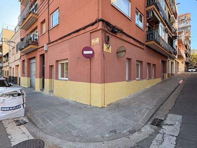 Piso en venta en calle Del Mont Blanc, Sabadell, de 70 m² 3 habitaciones por 190.000