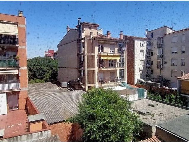 Piso en venta en calle Del Montseny, Girona, de 85 m² 3 habitaciones por 145.000