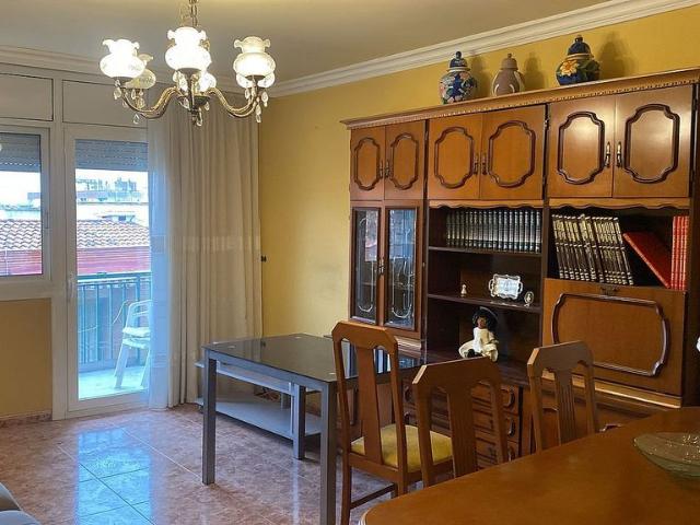 Piso en venta en calle Del Monestir de Poblet, Reus, de 91 m² 4 habitaciones por 150.000