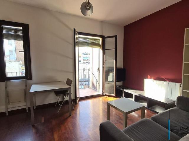 Piso en venta en calle Del Parlament, Barcelona, de 40 m² 1 habitación por 255.000