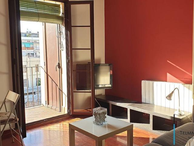 Piso en venta en calle Del Parlament, Barcelona, de 40 m² 1 habitación por 258.000