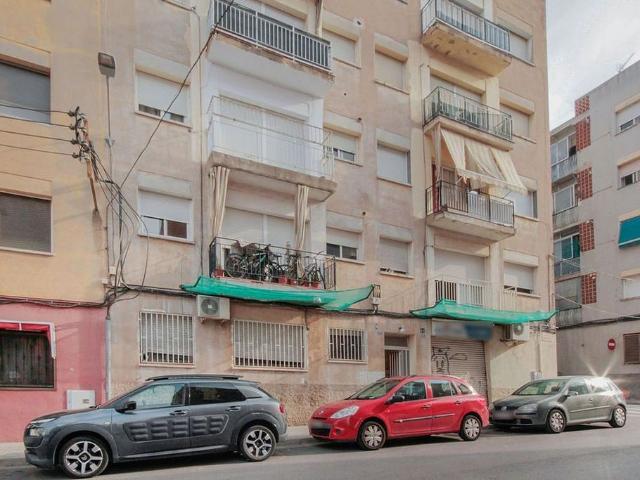 Piso en venta en calle Del Pasteral, Sabadell, de 70 m² 3 habitaciones por 95.400