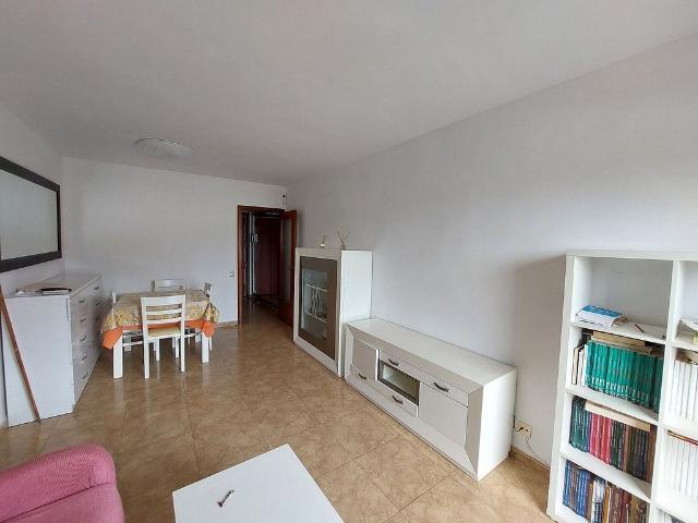 Piso en venta en calle Del Pedraforca, Barcelona, de 59 m² 3 habitaciones por 165.000