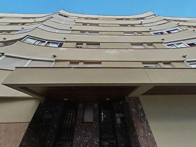 Piso en venta en calle Del Pedraforca, Barcelona, de 60 m² 3 habitaciones por 98.000