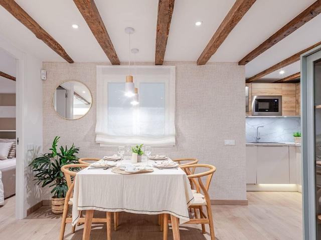 Piso en venta en calle Del Perill, Barcelona, de 38 m² 2 habitaciones por 330.000