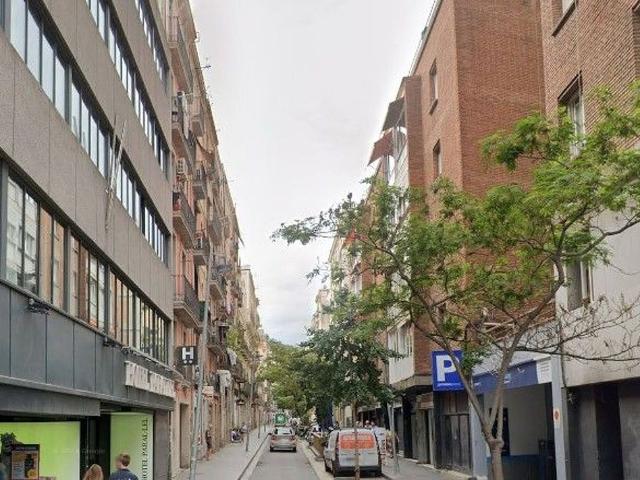 Piso en venta en calle Del Poeta Cabanyes, Barcelona, de 111 m² 3 habitaciones por 172.000