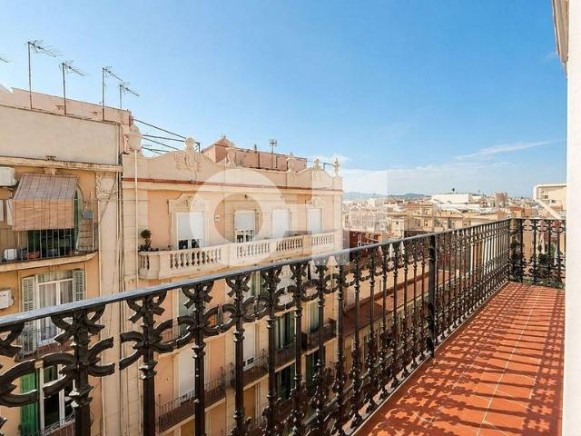 Piso en venta en calle Del Poeta Cabanyes, Barcelona, de 50 m² 2 habitaciones por 320.000