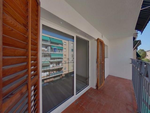 Piso en venta en calle Del Riu Güell, Girona, de 67 m² 3 habitaciones por 187.000
