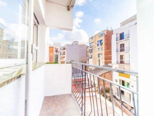 Piso en venta en calle D'elkano, Barcelona, de 63 m² 3 habitaciones por 330.000