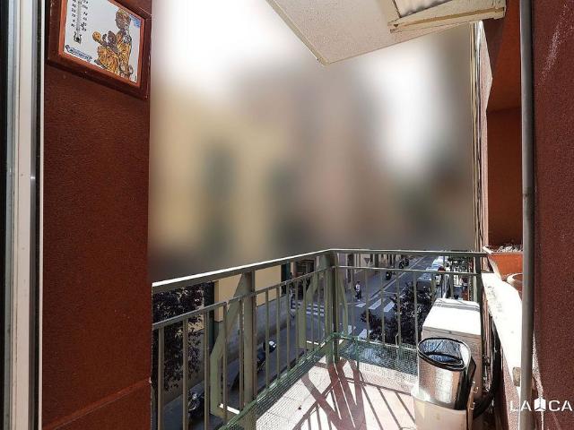 Piso en venta en calle D'elkano, Barcelona, de 80 m² 4 habitaciones por 429.000
