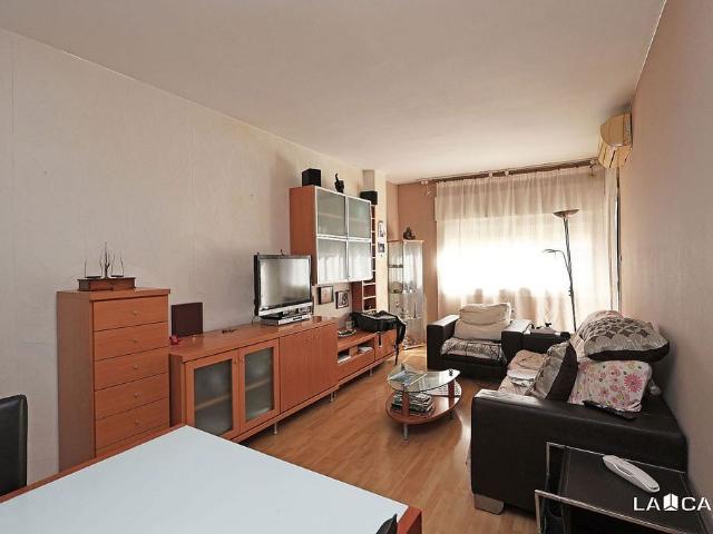 Piso en venta en calle D'elkano, Barcelona, de 80 m² 4 habitaciones por 429.000
