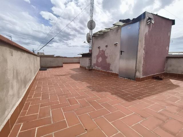 Piso en venta en calle Dels Catalans, Cornellà de Llobregat, de 48 m² 3 habitaciones por 195.000