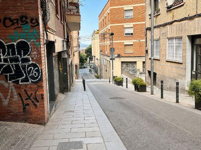 Piso en venta en calle Dels Agudells, Barcelona, de 63 m² 3 habitaciones por 245.000