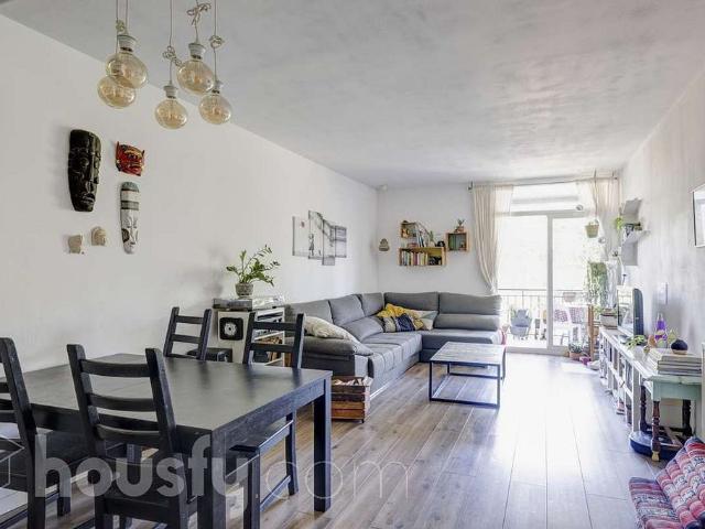 Piso en venta en calle Dels Almogàvers, Barcelona, de 86 m² 3 habitaciones por 619.000