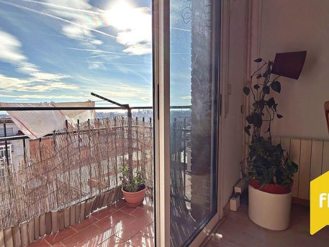 Piso en venta en calle Dels Alps, Santa Coloma de Gramanet, de 62 m² 3 habitaciones por 251.000