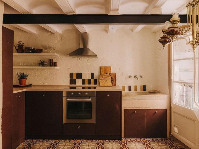 Piso en venta en calle Dels Assaonadors, Barcelona, de 64 m² 2 habitaciones por 413.000