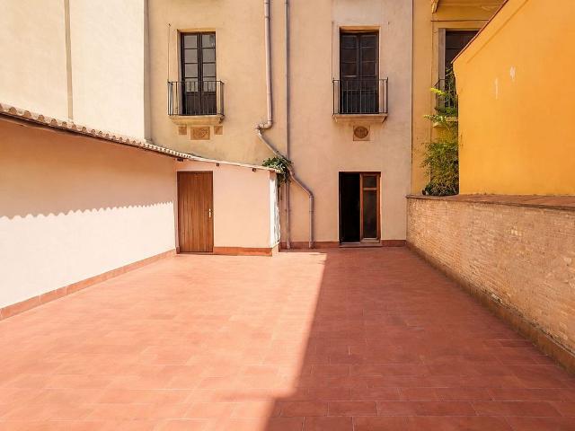 Piso en venta en calle Dels Banys Nous, Barcelona, de 160 m² 3 habitaciones por 750.000