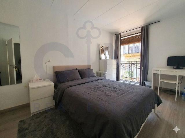 Piso en venta en calle Dels Banys Nous, Barcelona, de 91 m² 4 habitaciones por 435.000