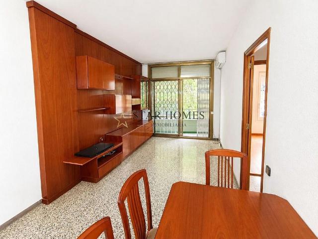 Piso en venta en calle Dels Enamorats, Barcelona, de 85 m² 4 habitaciones por 440.000
