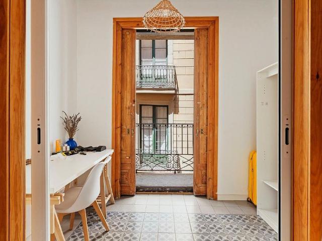 Piso en venta en calle Dels Escudellers, Barcelona, de 139 m² 5 habitaciones por 510.000