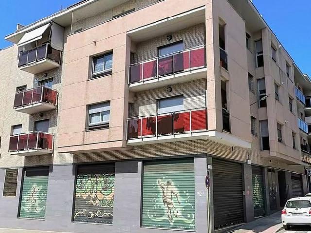 Piso en venta en calle Dels Ferrocarrils Catalans, Olesa de Montserrat, de 48 m² 1 habitación por 130.000
