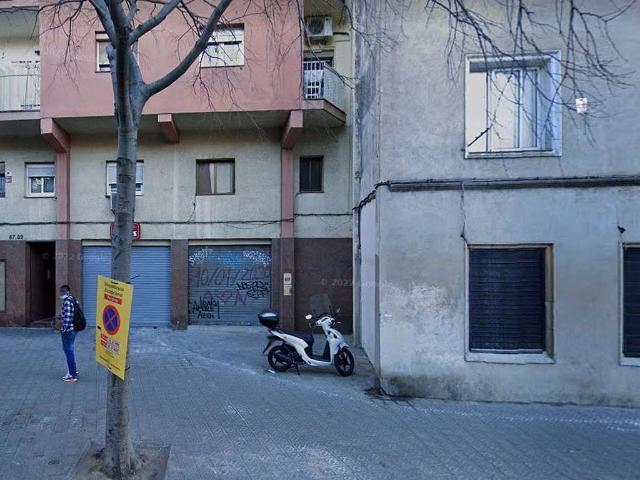 Piso en venta en calle Dels Ferrocarrils Catalans, Barcelona, de 57 m² 3 habitaciones por 141.000