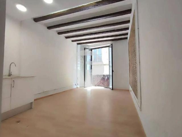 Piso en venta en calle Dels Sombrerers, Barcelona, de 43 m² 1 habitación por 245.000