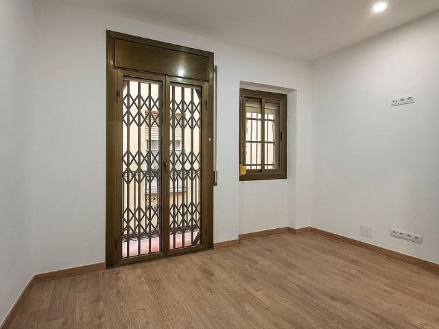 Piso en venta en calle D'en Tarròs, Barcelona, de 42 m² 2 habitaciones por 200.000