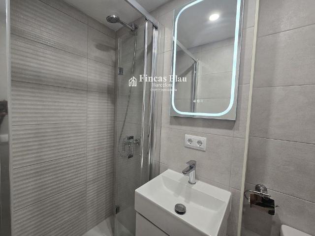 Piso en venta en calle D'en Tarròs, Barcelona, de 42 m² 2 habitaciones por 225.000