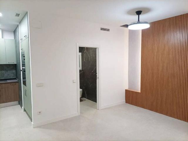 Piso en venta en calle D'en Botella, Barcelona, de 40 m² 1 habitación por 150.000