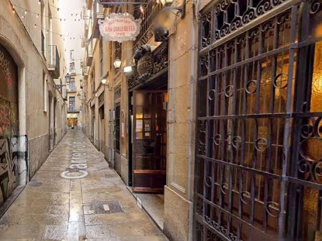 Piso en venta en calle D'en Mònec, Barcelona, de 52 m² 2 habitaciones por 210.000