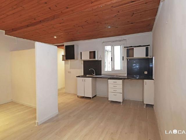 Piso en venta en calle D'en Rauric, Barcelona, de 32 m² 1 habitación por 160.000