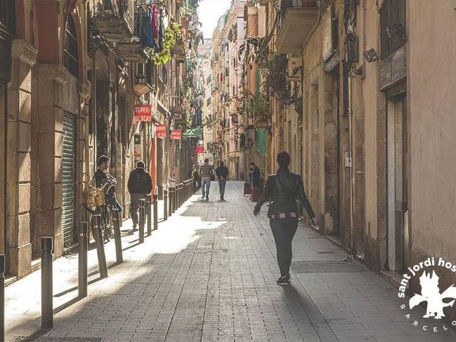 Piso en venta en calle D'en Roig, Barcelona, de 38 m² 2 habitaciones por 90.000
