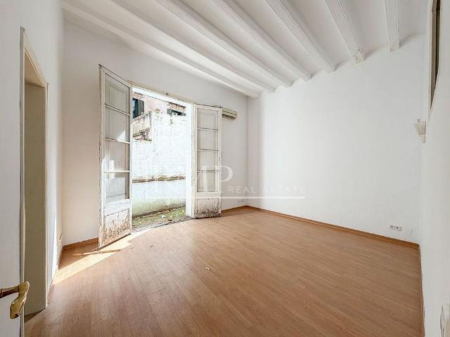 Piso en venta en calle D'en Serra, Barcelona, de 73 m² 1 habitación por 310.000