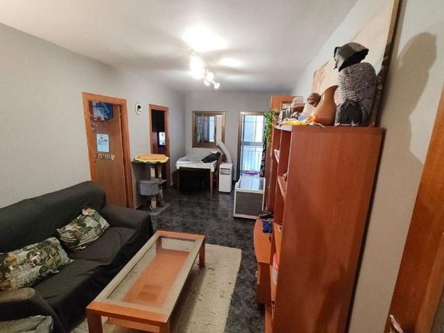 Piso en venta en calle D'espriu, Santa Coloma de Gramanet, de 63 m² 3 habitaciones por 195.000