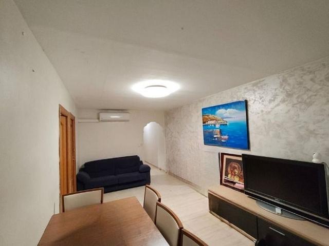 Piso en venta en calle D'espriu, Santa Coloma de Gramanet, de 84 m² 4 habitaciones por 189.900