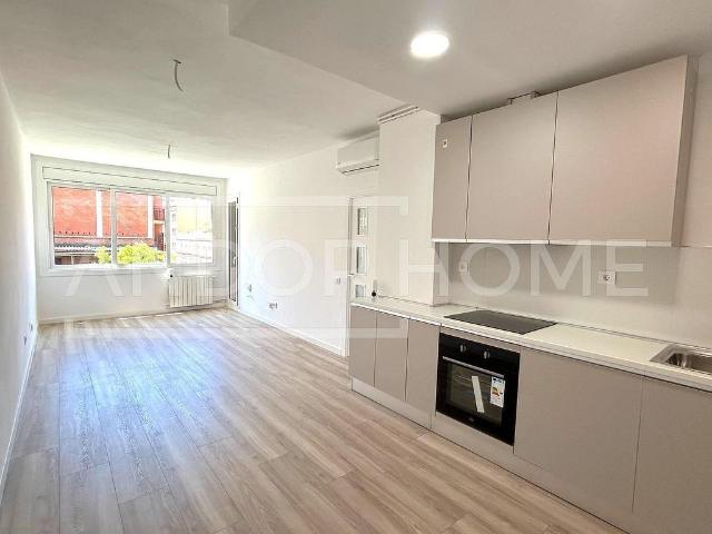 Piso en venta en calle De la Riera Blanca, Barcelona, de 80 m² 3 habitaciones por 360.000