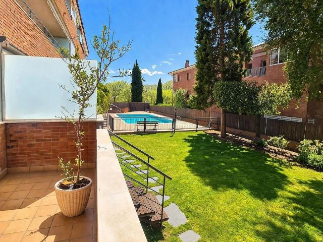 Piso en venta en calle D'esteve Pila, Sant Cugat del Vallès, de 100 m² 4 habitaciones por 790.000