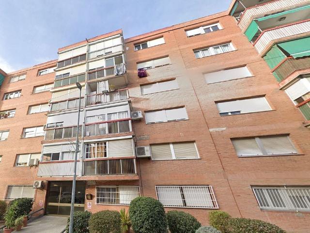 Piso en venta en calle D'eugeni D'ors, Santa Perpètua de Mogoda, de 65 m² 3 habitaciones por 92.000