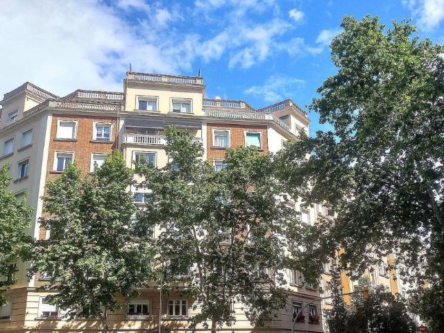 Piso en venta en calle D'europa, Barcelona, de 77 m² 2 habitaciones por 560.000