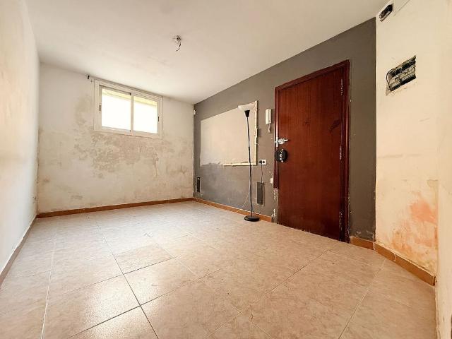 Piso en venta en calle D'eusebi Güell, Sant Boi de Llobregat, de 55 m² 2 habitaciones por 169.000