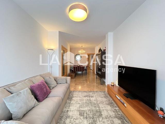 Piso en venta en calle D'isaac Albéniz, Badalona, de 108 m² 4 habitaciones por 349.000