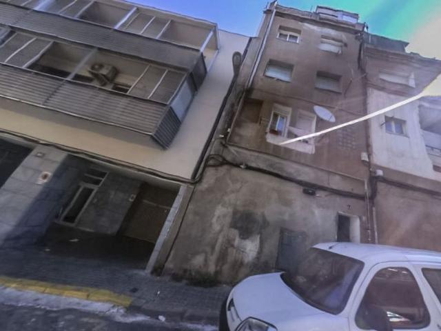 Piso en venta en calle D'isaac Albéniz, Badalona, de 32 m² 2 habitaciones por 42.700